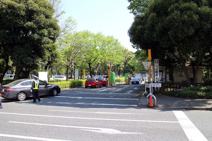 砧公園駐車場入り口