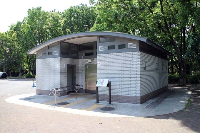 砧公園10号トイレ