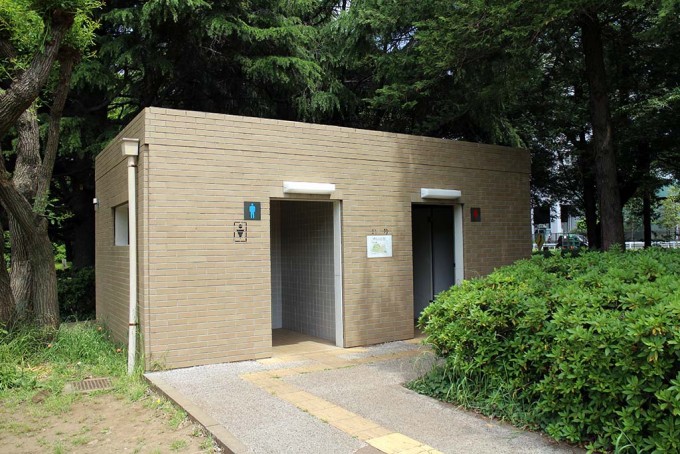 砧公園8号トイレ