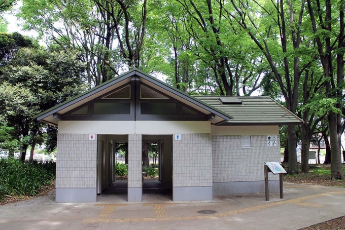 砧公園5号トイレ