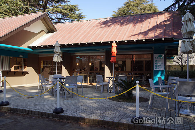 パークス砧美術館前店、テーブル席